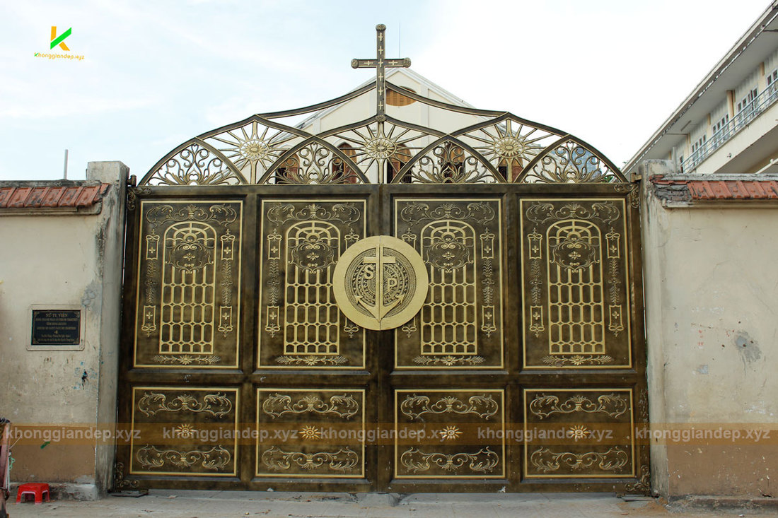 Mẫu cổng nhôm đúc có thiết kế đặc biệt dành riêng cho nhà thờ